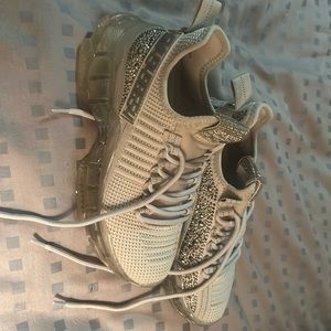 Women’s Sneakers/Steve Madden